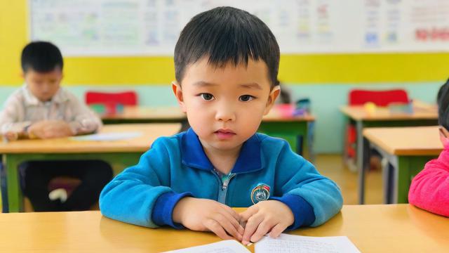 幼儿教育版文章的疑问句标题可以是，如何通过游戏提高幼儿的学习兴趣？